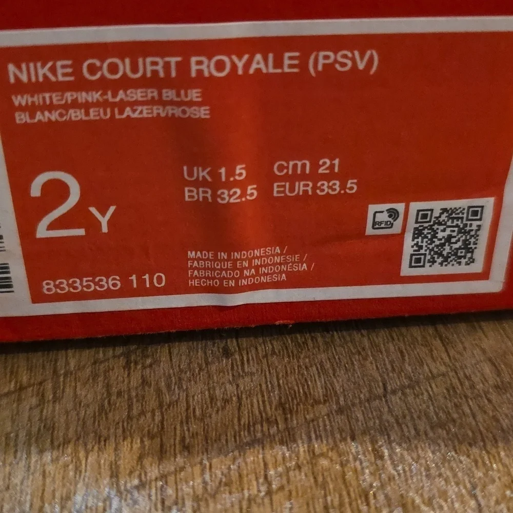 Nike - Court Royale- Kids Sneakers. Size 2